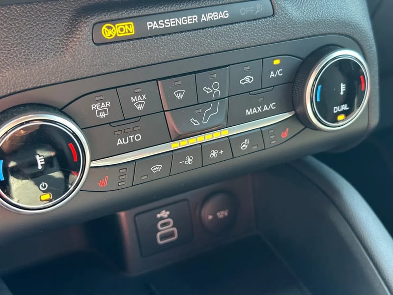 Photo de la voiture FORD KUGA 2.0 EcoBlue 120 Powershift ST-Line - 5P