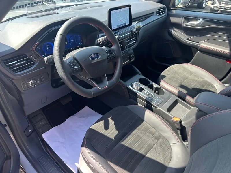 Photo de la voiture FORD KUGA 2.0 EcoBlue 120 Powershift ST-Line - 5P