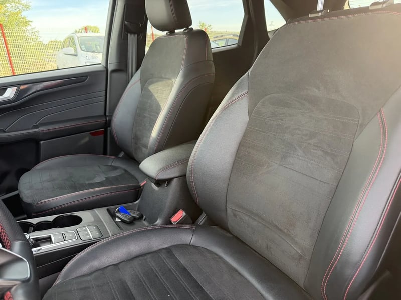 Photo de la voiture FORD KUGA 2.0 TDCi 120 S&S 4x2 Powershift ST-Line