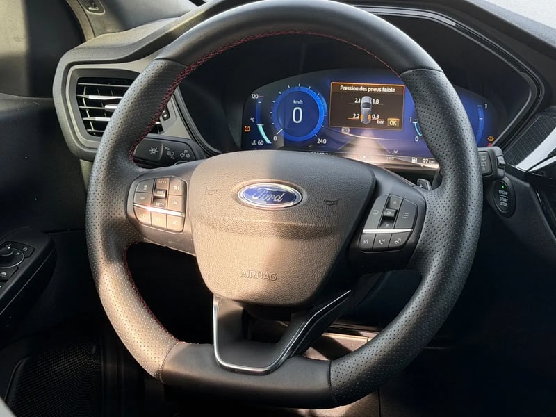 Photo de la voiture FORD KUGA 2.0 TDCi 120 S&S 4x2 Powershift ST-Line