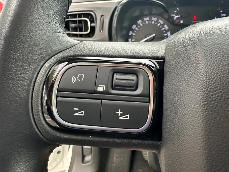 Photo de la voiture CITROEN C3 PureTech 83 S&S BVM5 Shine