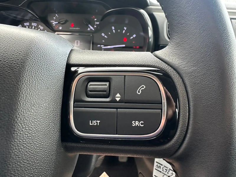 Photo de la voiture CITROEN C3 PureTech 83 S&S BVM5 Shine