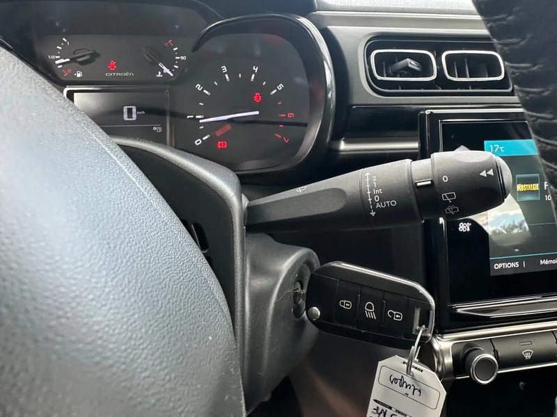 Photo de la voiture CITROEN C3 PureTech 83 S&S BVM5 Shine