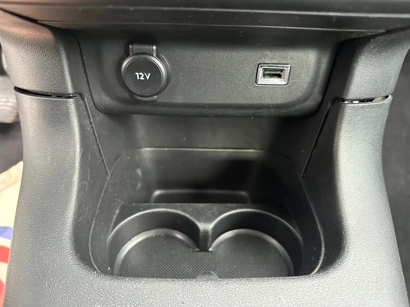 Photo de la voiture CITROEN C3 PureTech 83 S&S BVM5 Shine