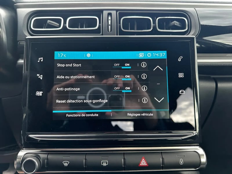 Photo de la voiture CITROEN C3 PureTech 83 S&S BVM5 Shine