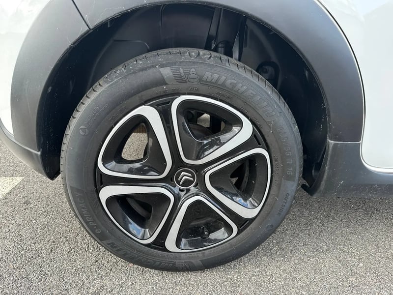 Photo de la voiture CITROEN C3 PureTech 83 S&S BVM5 Shine