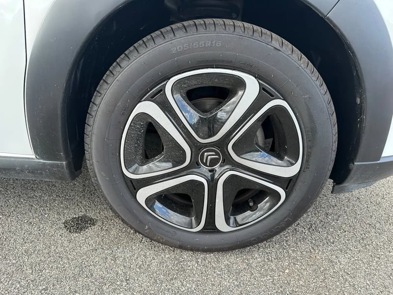 Photo de la voiture CITROEN C3 PureTech 83 S&S BVM5 Shine