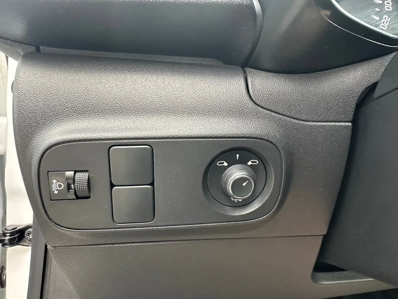 Photo de la voiture CITROEN C3 PureTech 83 S&S BVM5 Shine