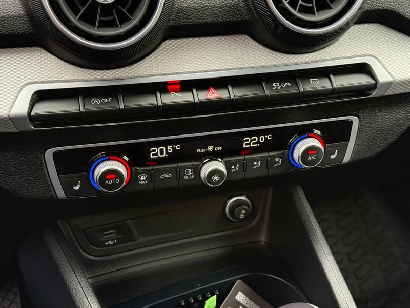 Photo de la voiture AUDI Q2 35 TFSI 150 S tronic 7 S line