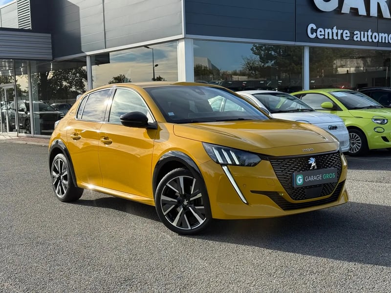 Photo de la voiture PEUGEOT 208 PureTech 100 S&S EAT8 GT Line