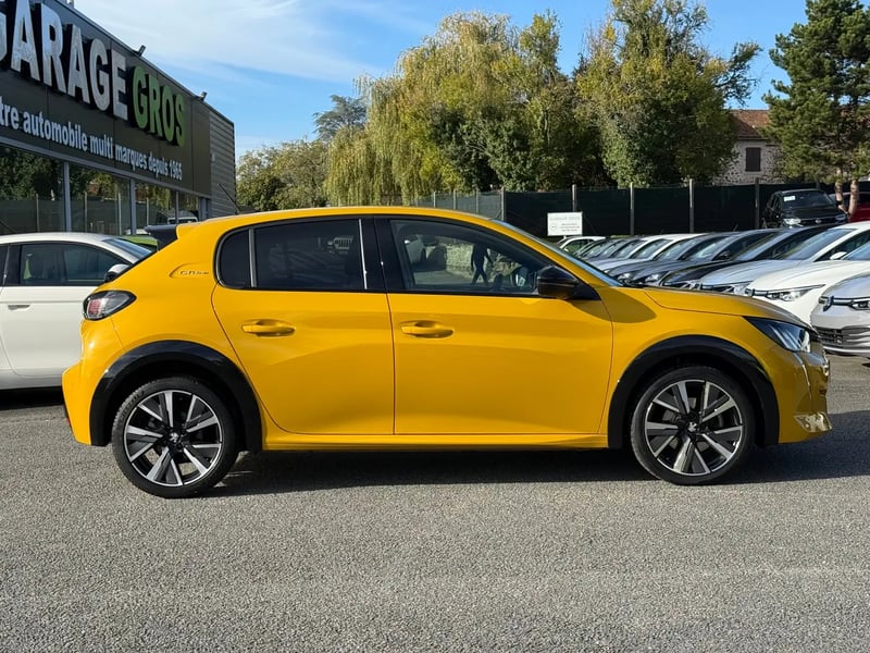 Photo de la voiture PEUGEOT 208 PureTech 100 S&S EAT8 GT Line