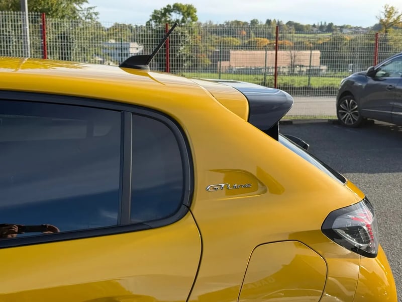 Photo de la voiture PEUGEOT 208 PureTech 100 S&S EAT8 GT Line