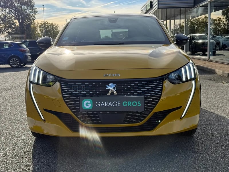 Photo de la voiture PEUGEOT 208 PureTech 100 S&S EAT8 GT Line