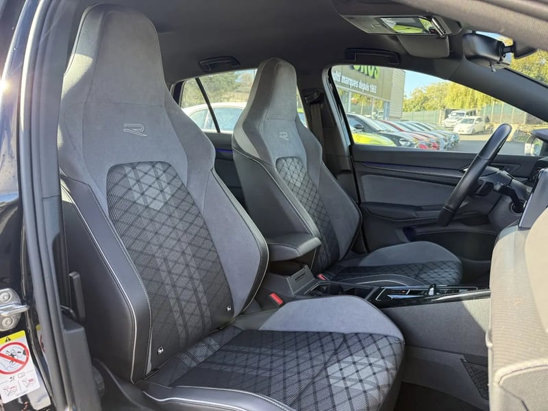 Photo de la voiture VOLKSWAGEN GOLF 1.5 eTSI OPF 130 DSG7 R-Line