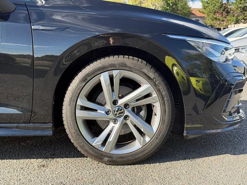 Photo de la voiture VOLKSWAGEN GOLF 1.5 eTSI OPF 130 DSG7 R-Line