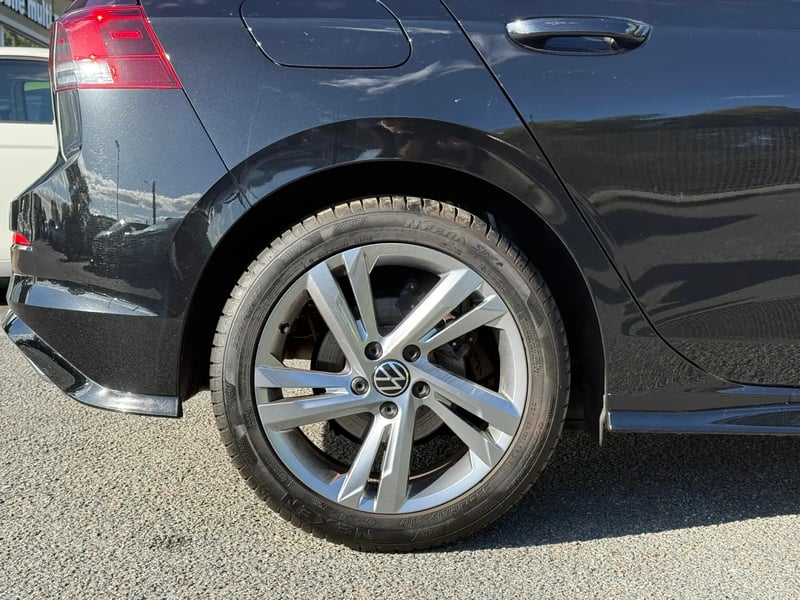 Photo de la voiture VOLKSWAGEN GOLF 1.5 eTSI OPF 130 DSG7 R-Line