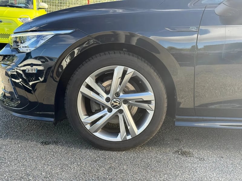 Photo de la voiture VOLKSWAGEN GOLF 1.5 eTSI OPF 130 DSG7 R-Line