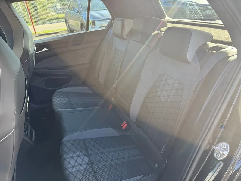 Photo de la voiture VOLKSWAGEN GOLF 1.5 eTSI OPF 130 DSG7 R-Line