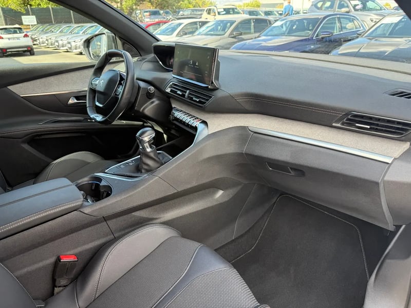 Photo de la voiture PEUGEOT 3008 PureTech 130ch S&S BVM6 GT