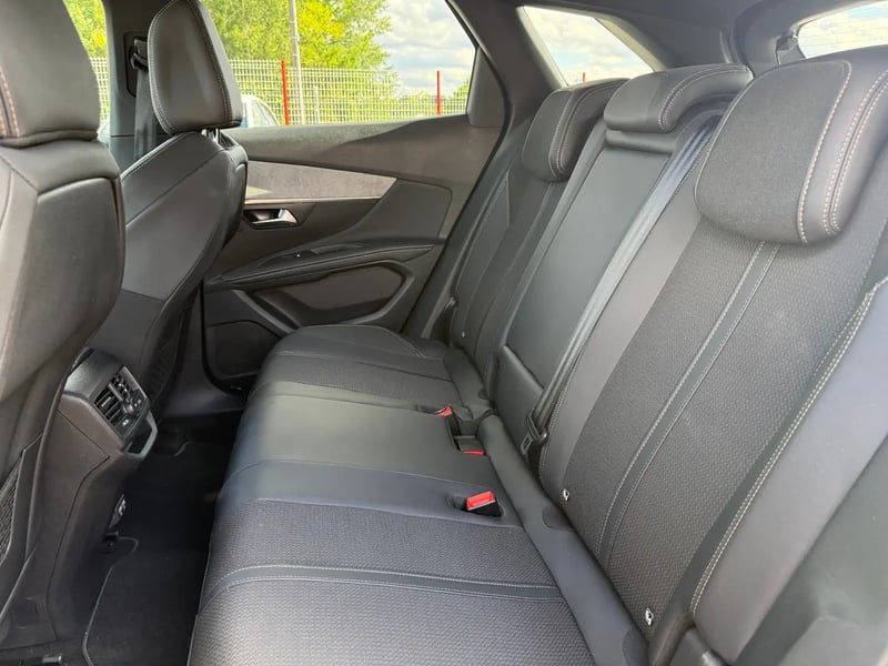 Photo de la voiture PEUGEOT 3008 PureTech 130ch S&S BVM6 GT