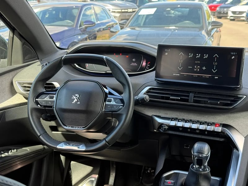 Photo de la voiture PEUGEOT 3008 PureTech 130ch S&S BVM6 GT
