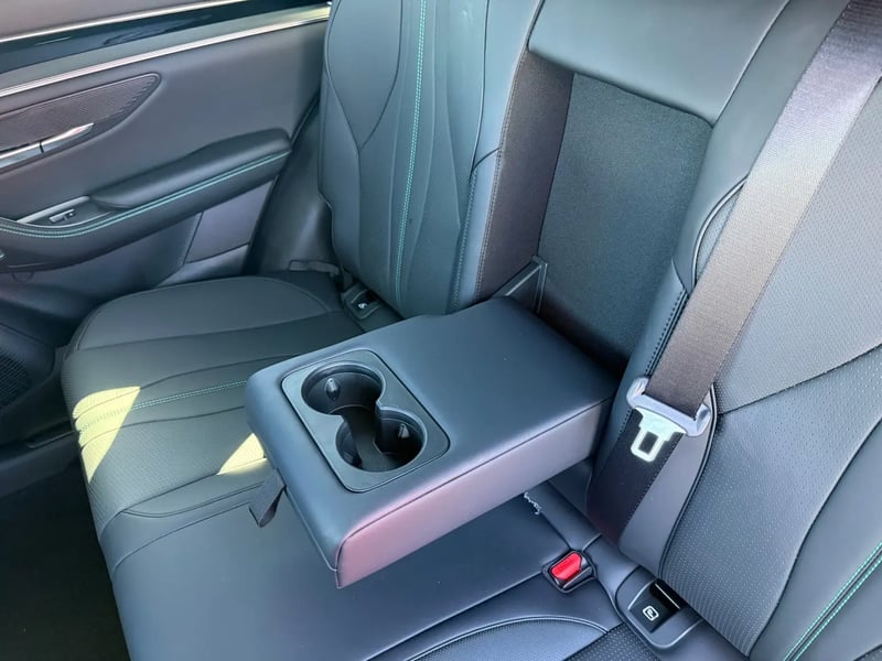 Photo de la voiture BYD SEAL U 1.5l DM-i 324 ch AWD PHEV Design