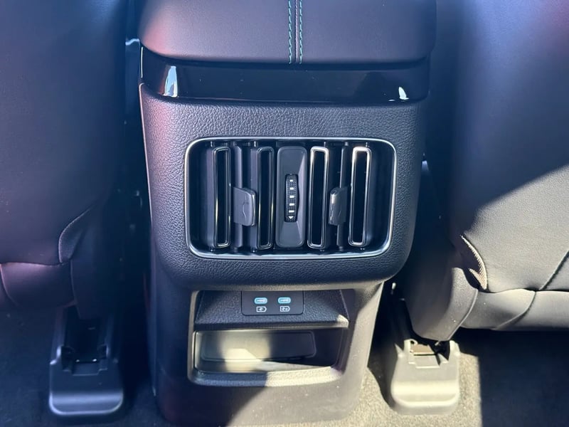 Photo de la voiture BYD SEAL U 1.5l DM-i 324 ch AWD PHEV Design