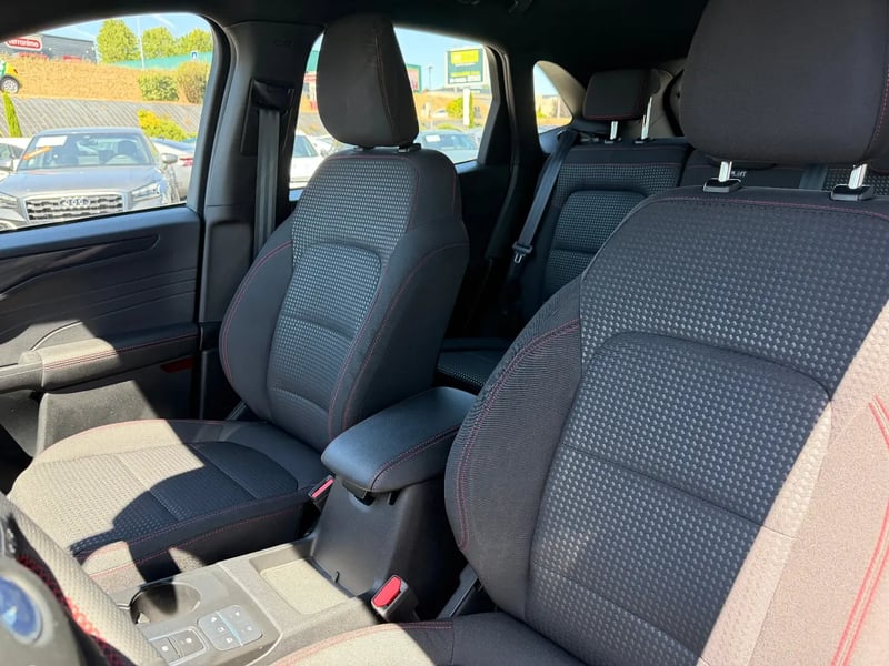 Photo de la voiture FORD KUGA 2.0 TDCi 120 S&S 4x2 Powershift ST-Line