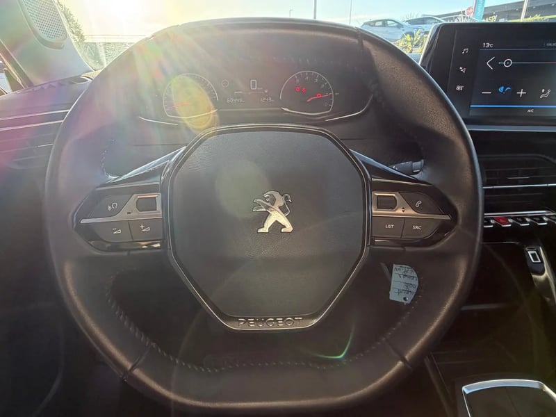Photo de la voiture PEUGEOT 2008 PureTech 100 S&S BVM6 Active
