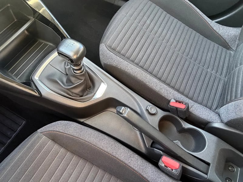 Photo de la voiture PEUGEOT 2008 PureTech 100 S&S BVM6 Active