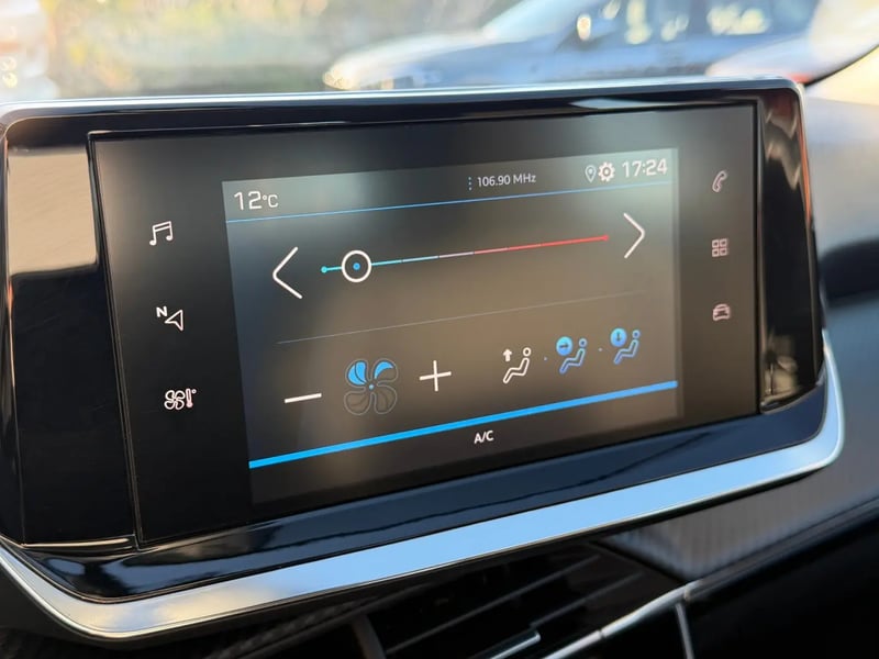 Photo de la voiture PEUGEOT 2008 PureTech 100 S&S BVM6 Active