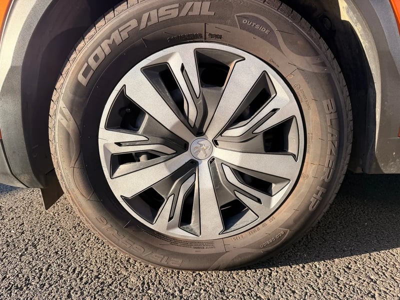 Photo de la voiture PEUGEOT 2008 PureTech 100 S&S BVM6 Active