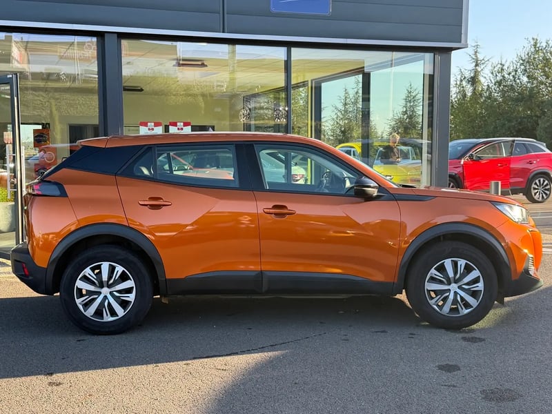 Photo de la voiture PEUGEOT 2008 PureTech 100 S&S BVM6 Active