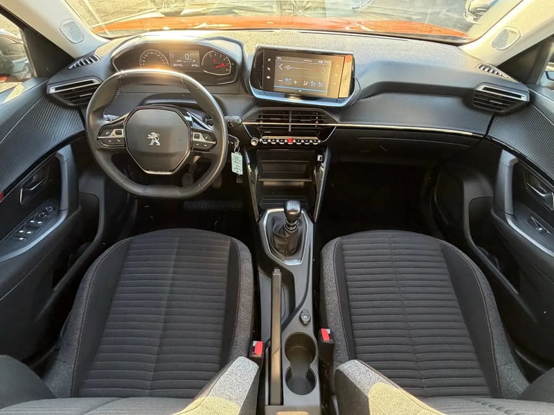 Photo de la voiture PEUGEOT 2008 PureTech 100 S&S BVM6 Active