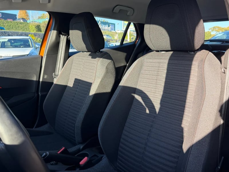 Photo de la voiture PEUGEOT 2008 PureTech 100 S&S BVM6 Active