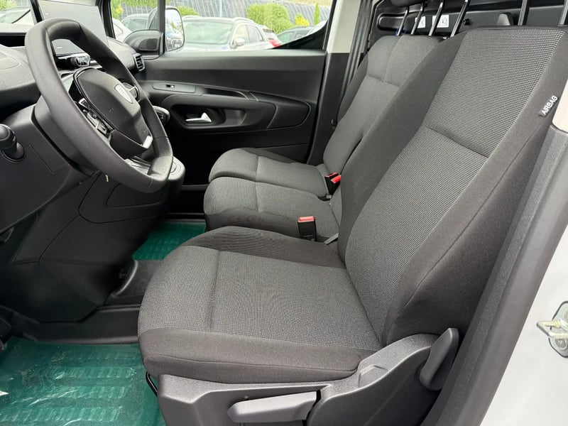 Photo de la voiture PEUGEOT PARTNER FOURGON FGN DIESEL 100 CH M MANUELLE