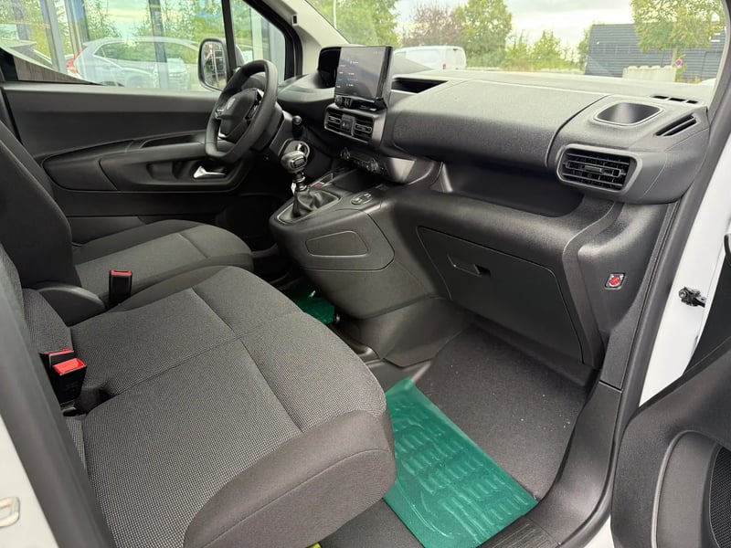 Photo de la voiture PEUGEOT PARTNER FOURGON FGN DIESEL 100 CH M MANUELLE