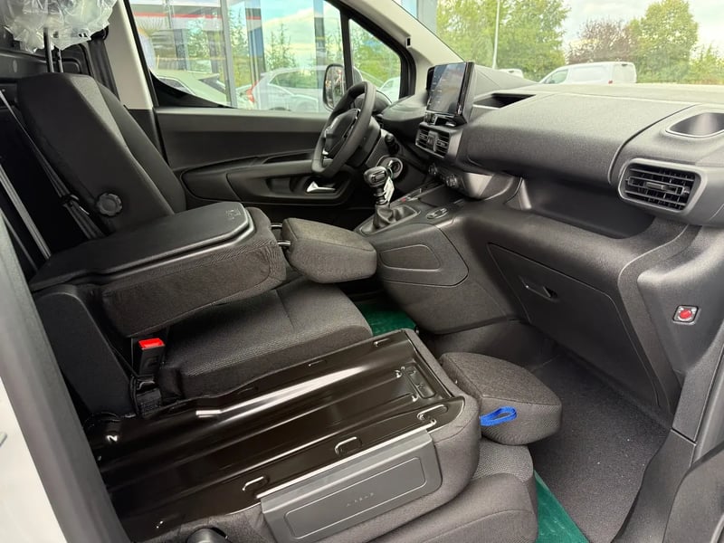 Photo de la voiture PEUGEOT PARTNER FOURGON FGN DIESEL 100 CH M MANUELLE