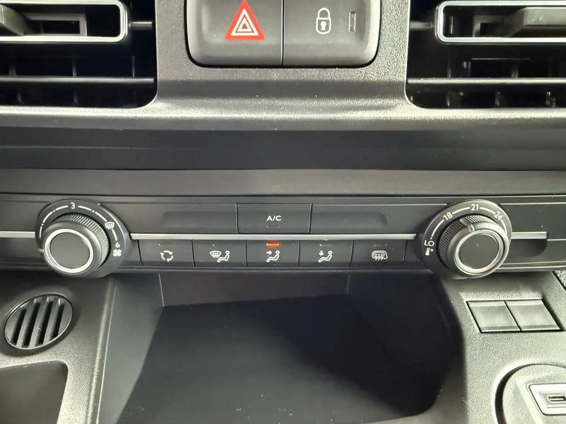 Photo de la voiture PEUGEOT PARTNER FOURGON FGN DIESEL 100 CH M MANUELLE