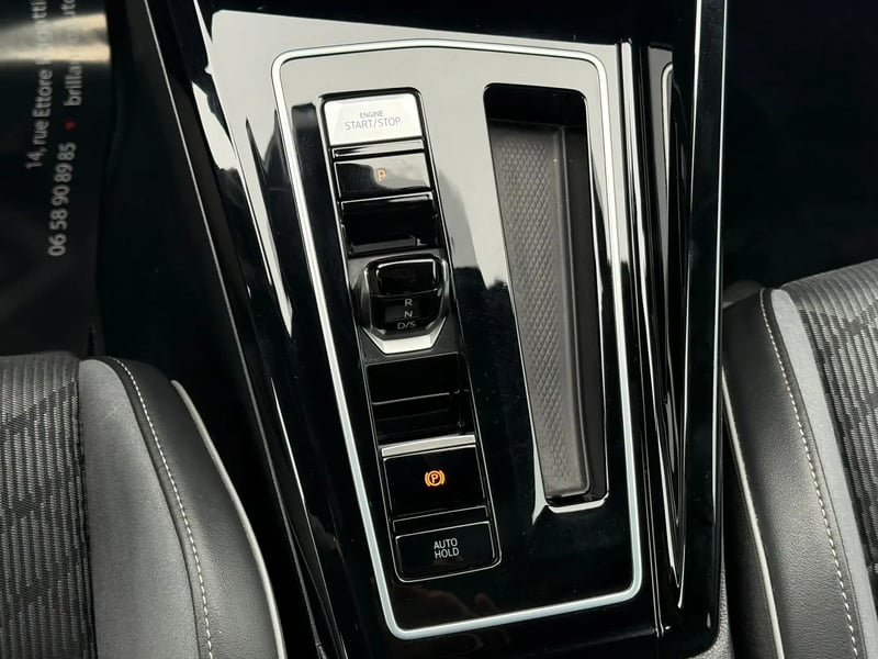 Photo de la voiture VOLKSWAGEN GOLF 1.5 eTSI OPF 150 DSG7 R-Line
