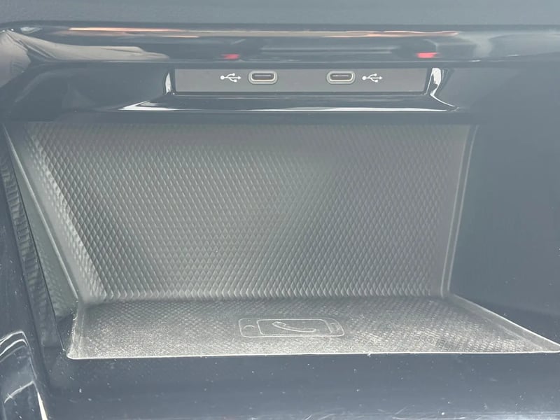 Photo de la voiture VOLKSWAGEN GOLF 1.5 eTSI OPF 150 DSG7 R-Line