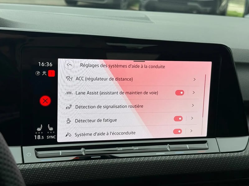 Photo de la voiture VOLKSWAGEN GOLF 1.5 eTSI OPF 150 DSG7 R-Line