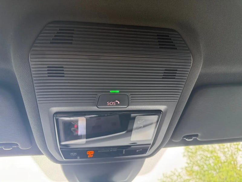 Photo de la voiture VOLKSWAGEN GOLF 1.5 eTSI OPF 150 DSG7 R-Line