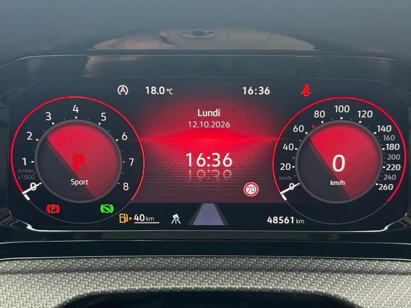 Photo de la voiture VOLKSWAGEN GOLF 1.5 eTSI OPF 150 DSG7 R-Line