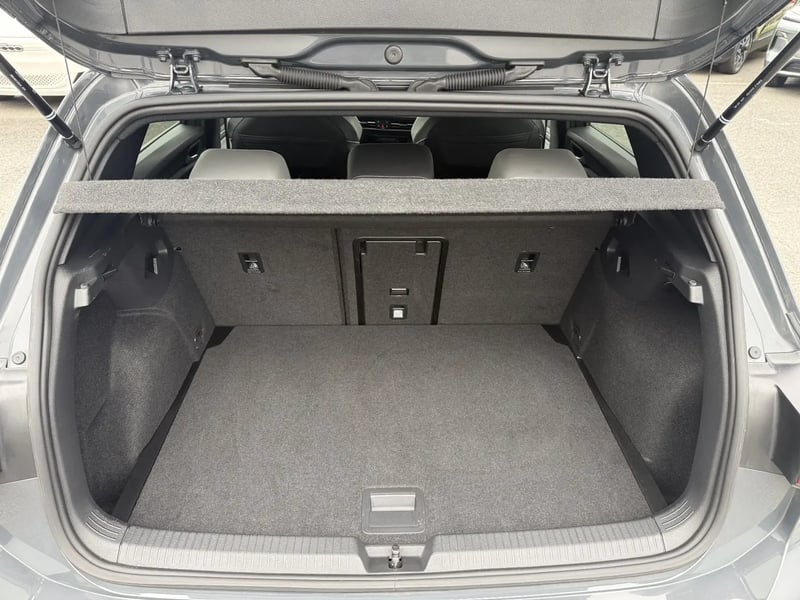 Photo de la voiture VOLKSWAGEN GOLF 1.5 eTSI OPF 150 DSG7 R-Line