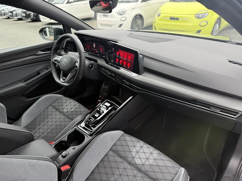 Photo de la voiture VOLKSWAGEN GOLF 1.5 eTSI OPF 150 DSG7 R-Line