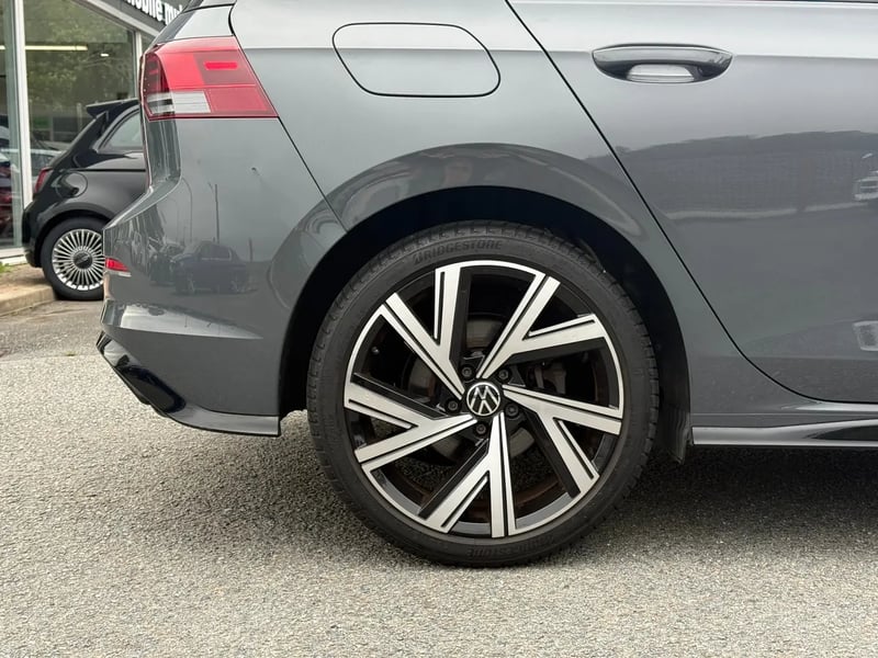 Photo de la voiture VOLKSWAGEN GOLF 1.5 eTSI OPF 150 DSG7 R-Line