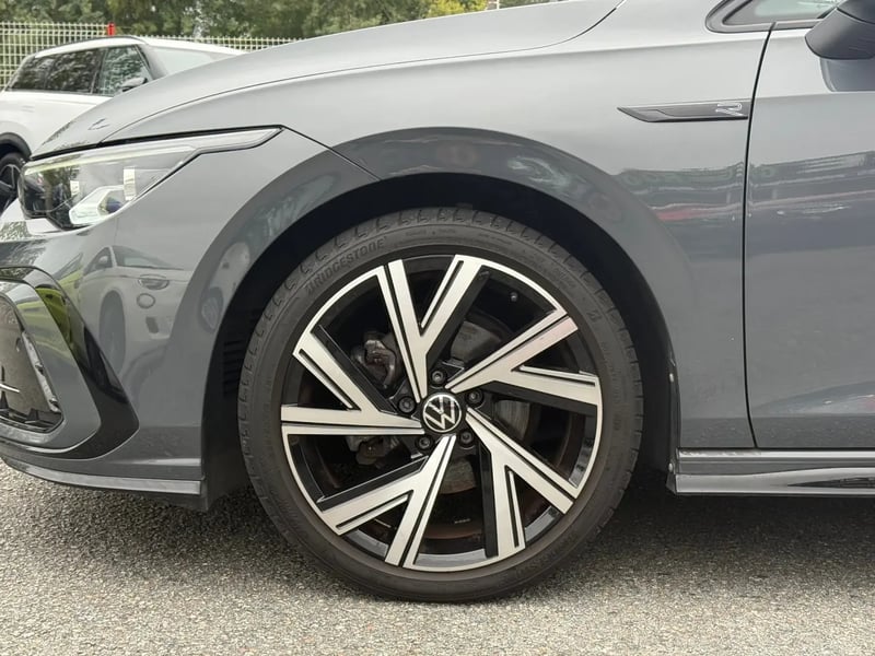 Photo de la voiture VOLKSWAGEN GOLF 1.5 eTSI OPF 150 DSG7 R-Line