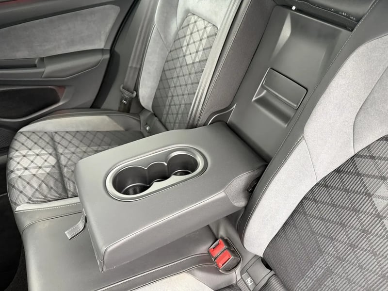Photo de la voiture VOLKSWAGEN GOLF 1.5 eTSI OPF 150 DSG7 R-Line