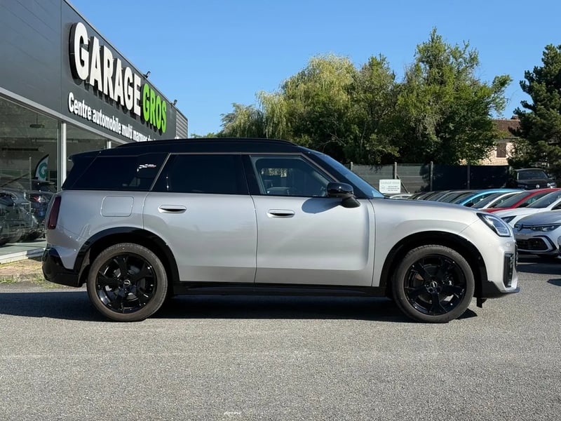 Photo de la voiture MINI COUNTRYMAN U25 170 ch DKG7 C JCW Finition